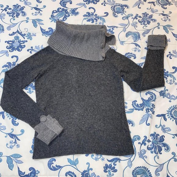 3/$25 Banana Republic Luxury Cashmere Blend Buttoned Cowl Neck Sweater Size XS - Picture 4 of 10